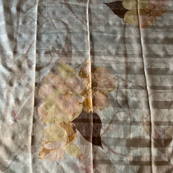 Vintage Yvette Montagne Paris Scarf Floral Print Metallic Threads 34’’ X 34’’ - Picture 5 of 10